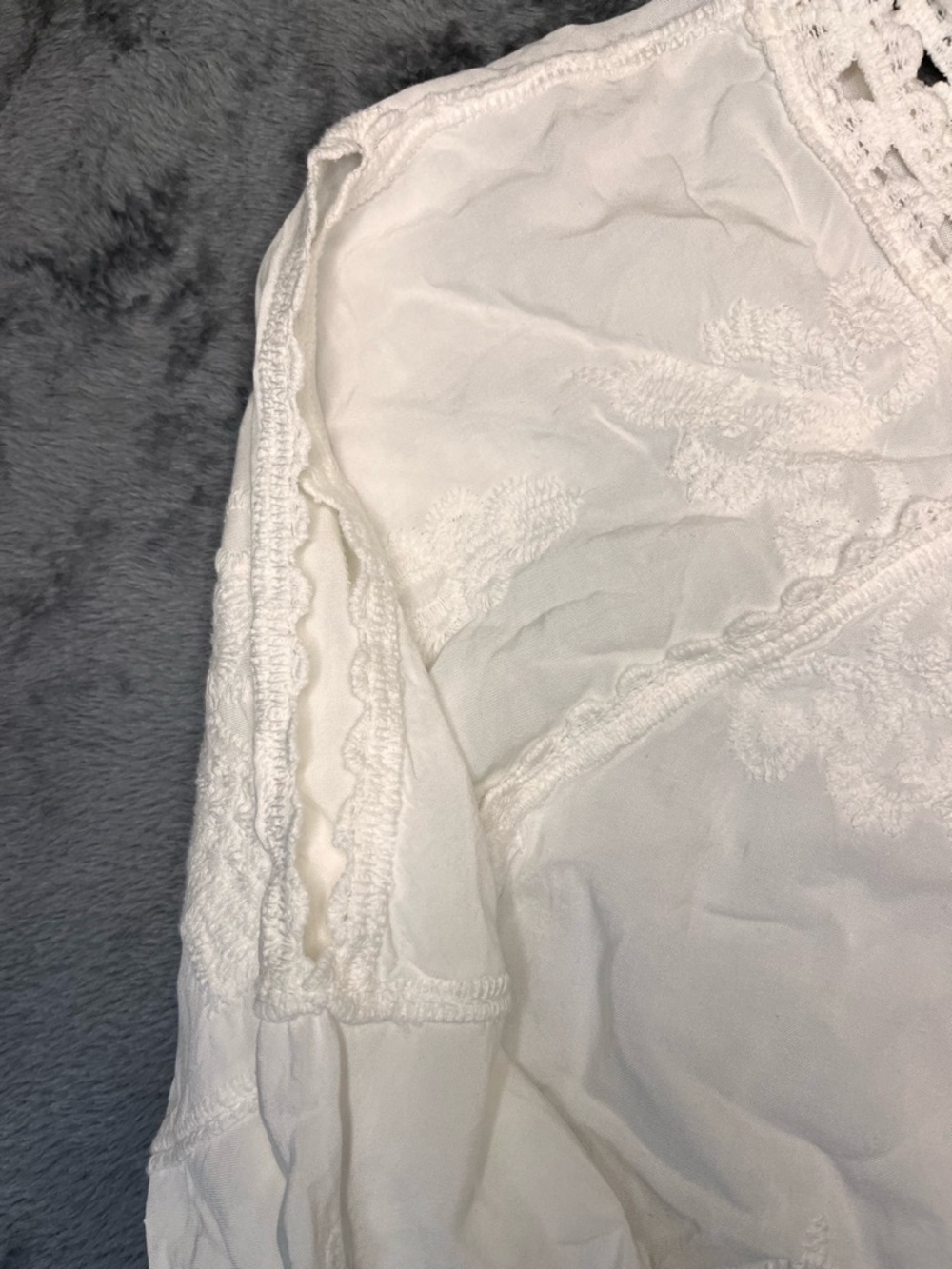 Counterparts White Lightweight Embroidered Top - Picture 10 of 14